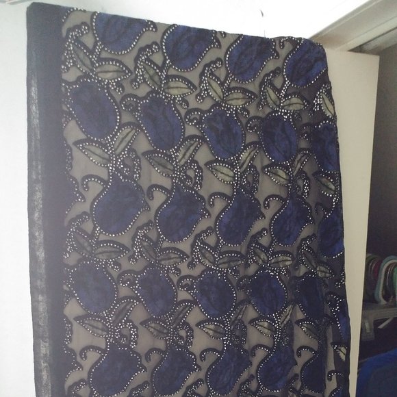 Blue Velvet Floral Pattern Scarf - Picture 3 of 9